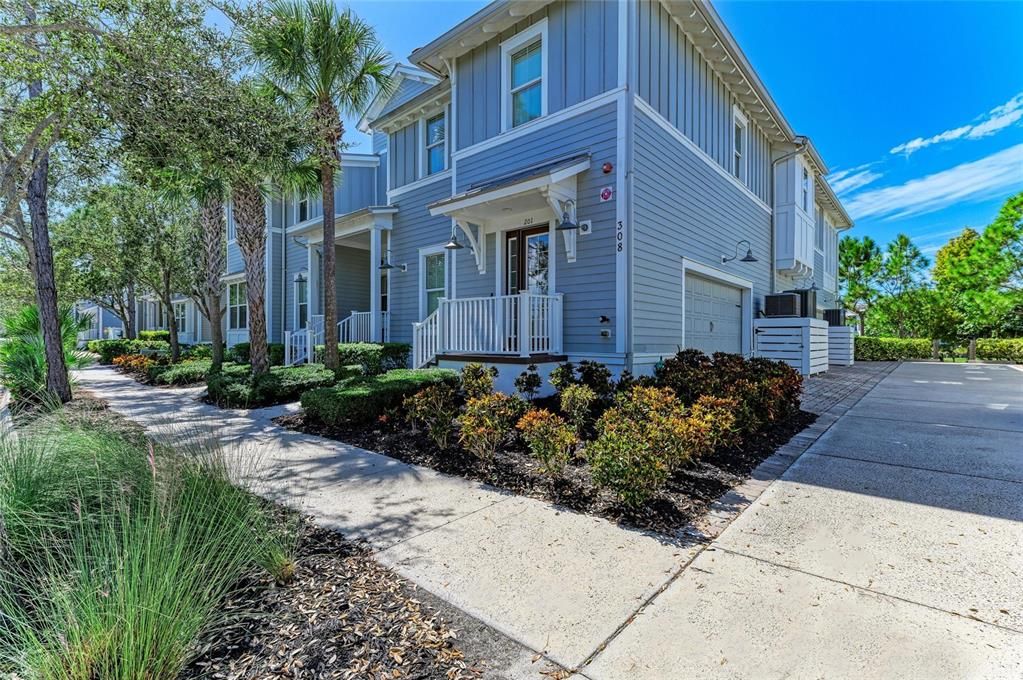 Activo con contrato: $995,300 (3 camas, 2 baños, 2072 Pies cuadrados)