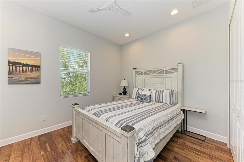 Activo con contrato: $995,300 (3 camas, 2 baños, 2072 Pies cuadrados)