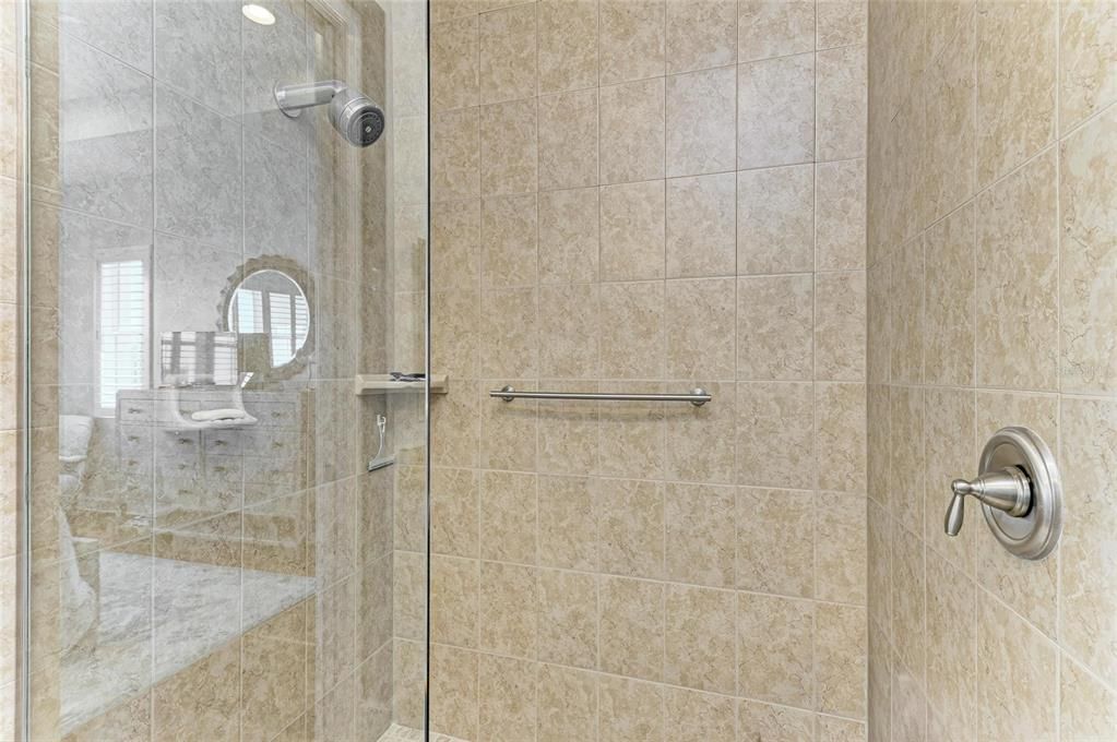 Activo con contrato: $995,300 (3 camas, 2 baños, 2072 Pies cuadrados)