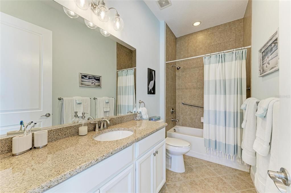 Activo con contrato: $995,300 (3 camas, 2 baños, 2072 Pies cuadrados)