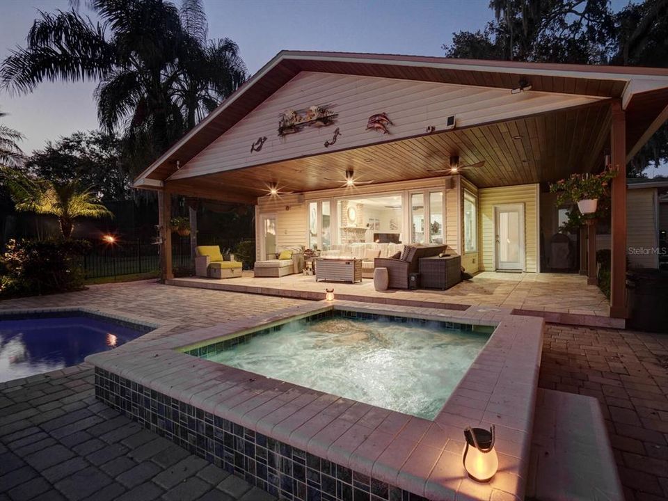 En Venta: $1,345,000 (3 camas, 3 baños, 1900 Pies cuadrados)