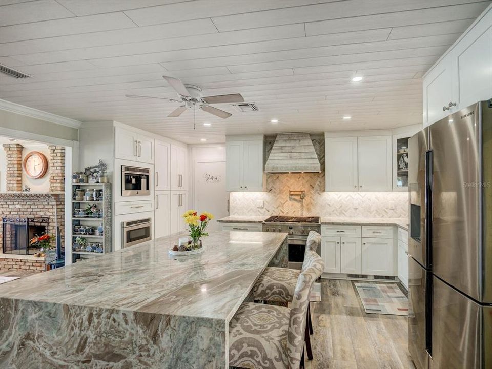 En Venta: $1,345,000 (3 camas, 3 baños, 1900 Pies cuadrados)