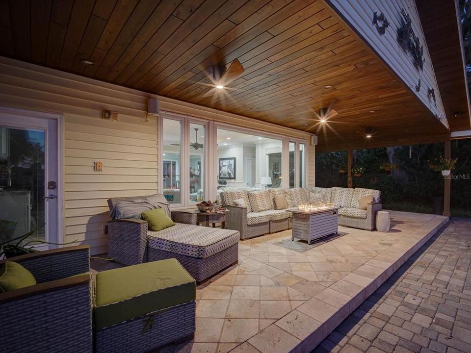 En Venta: $1,345,000 (3 camas, 3 baños, 1900 Pies cuadrados)