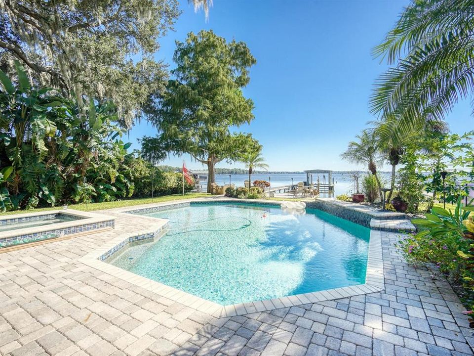 En Venta: $1,345,000 (3 camas, 3 baños, 1900 Pies cuadrados)