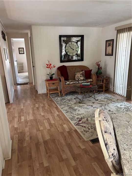 合同活跃: $129,900 (3 贝兹, 2 浴室, 1440 平方英尺)