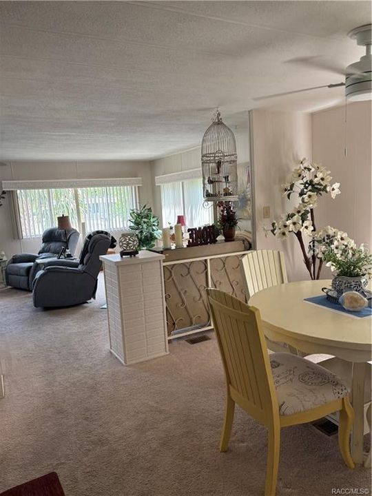 合同活跃: $129,900 (3 贝兹, 2 浴室, 1440 平方英尺)