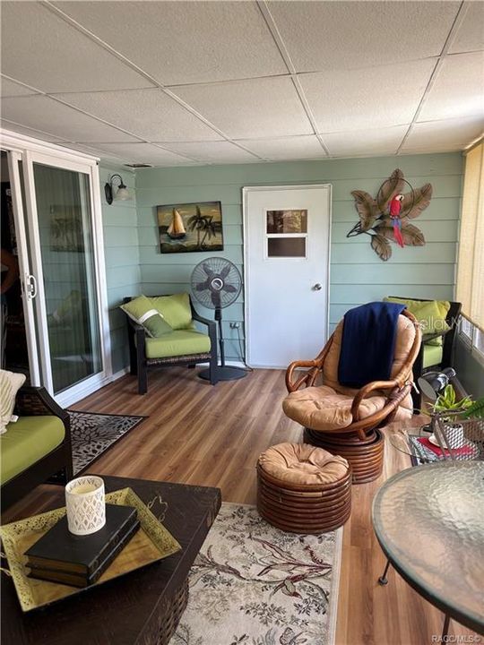 合同活跃: $129,900 (3 贝兹, 2 浴室, 1440 平方英尺)