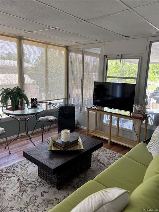 合同活跃: $129,900 (3 贝兹, 2 浴室, 1440 平方英尺)