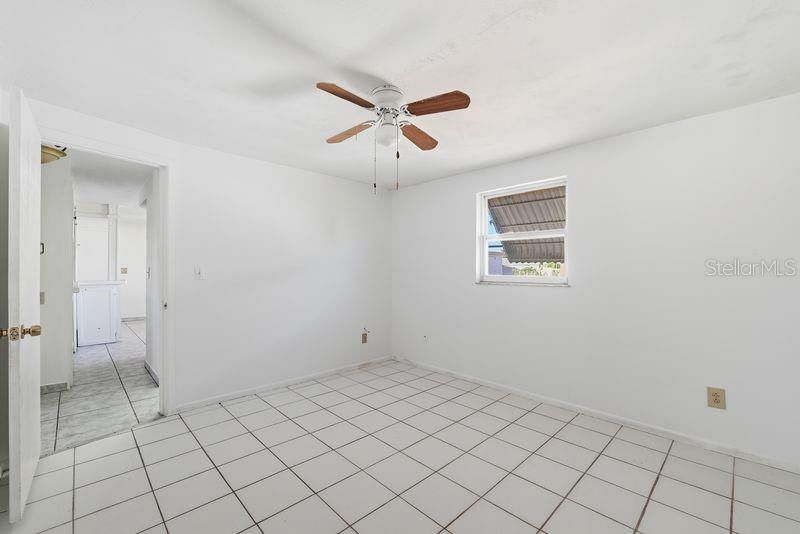 For Sale: $190,000 (2 beds, 1 baths, 908 Square Feet)
