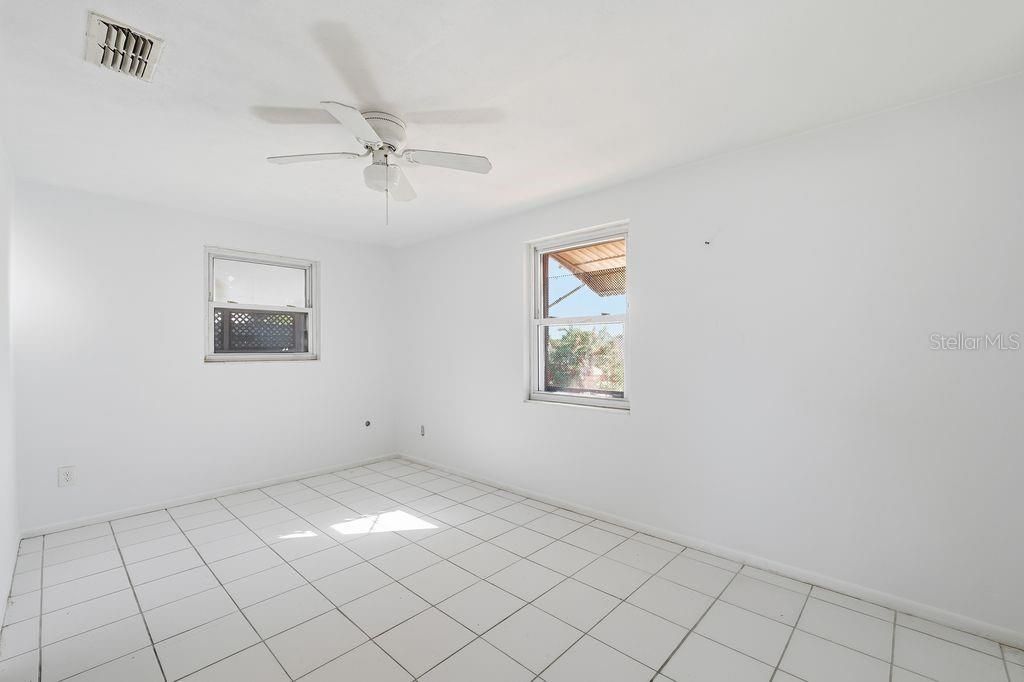 For Sale: $190,000 (2 beds, 1 baths, 908 Square Feet)