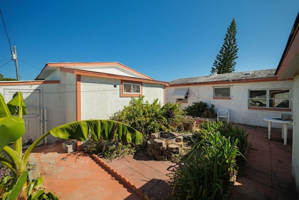 For Sale: $190,000 (2 beds, 1 baths, 908 Square Feet)