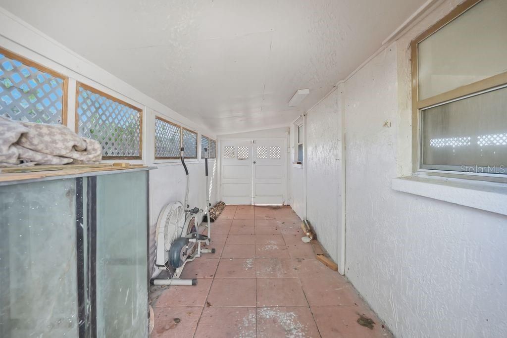 For Sale: $190,000 (2 beds, 1 baths, 908 Square Feet)