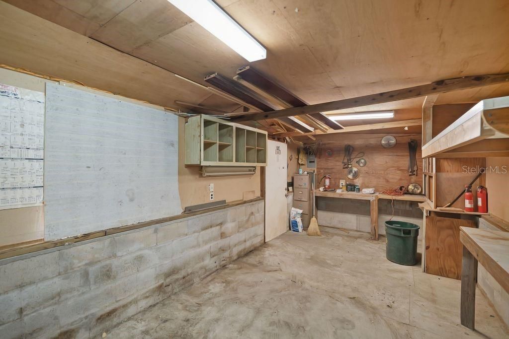 For Sale: $190,000 (2 beds, 1 baths, 908 Square Feet)