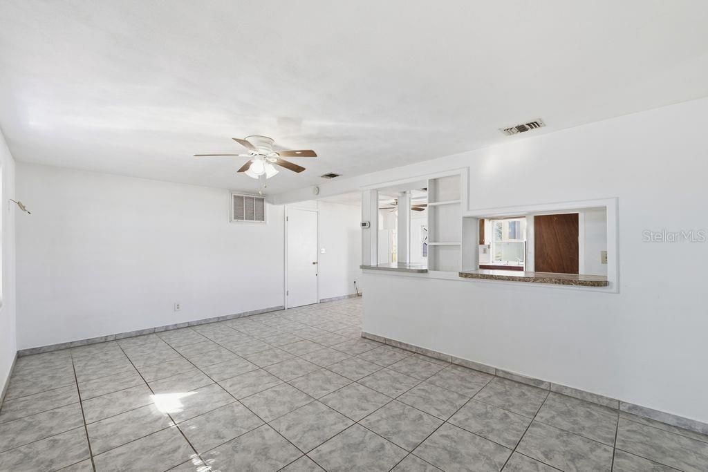 For Sale: $190,000 (2 beds, 1 baths, 908 Square Feet)