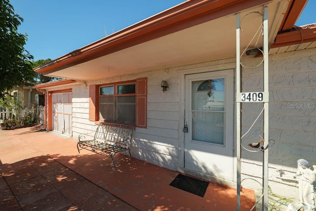 For Sale: $190,000 (2 beds, 1 baths, 908 Square Feet)