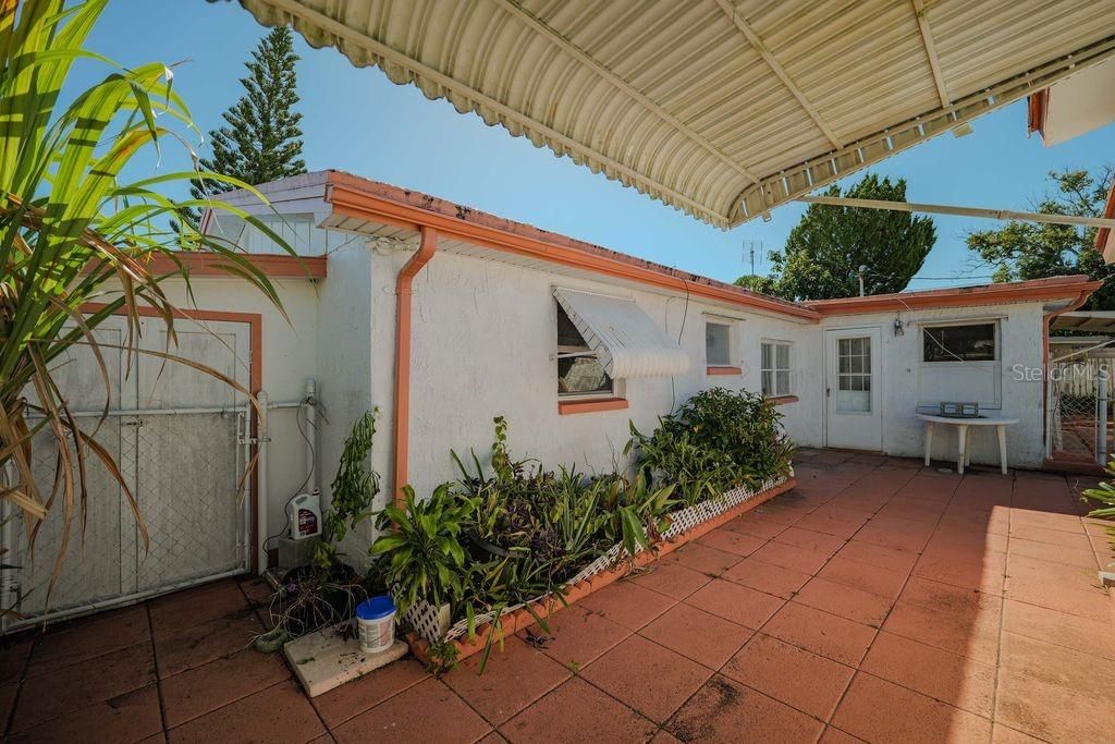 For Sale: $190,000 (2 beds, 1 baths, 908 Square Feet)