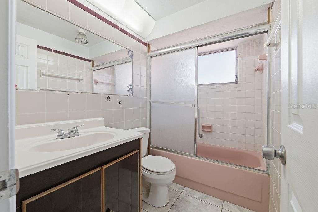 For Sale: $190,000 (2 beds, 1 baths, 908 Square Feet)