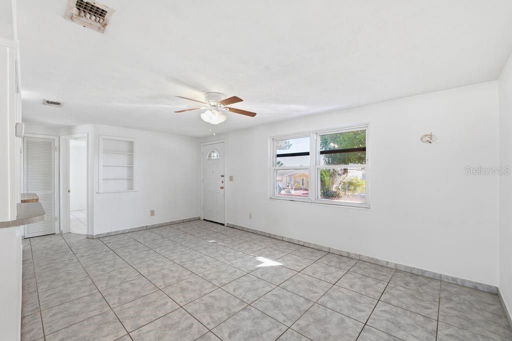 For Sale: $190,000 (2 beds, 1 baths, 908 Square Feet)