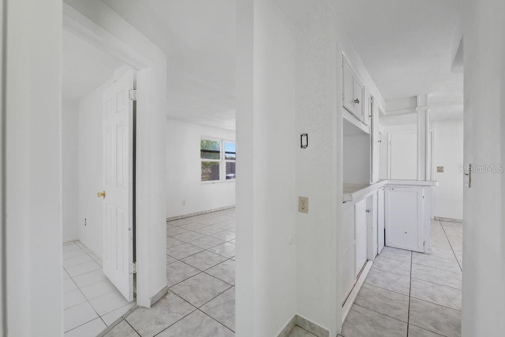 For Sale: $190,000 (2 beds, 1 baths, 908 Square Feet)