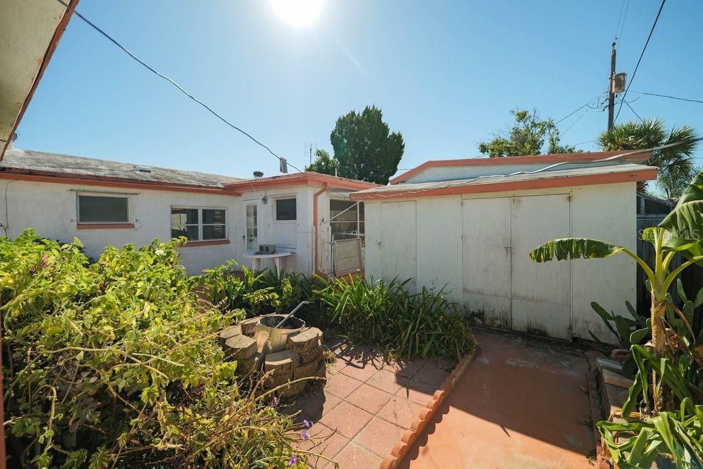 For Sale: $190,000 (2 beds, 1 baths, 908 Square Feet)