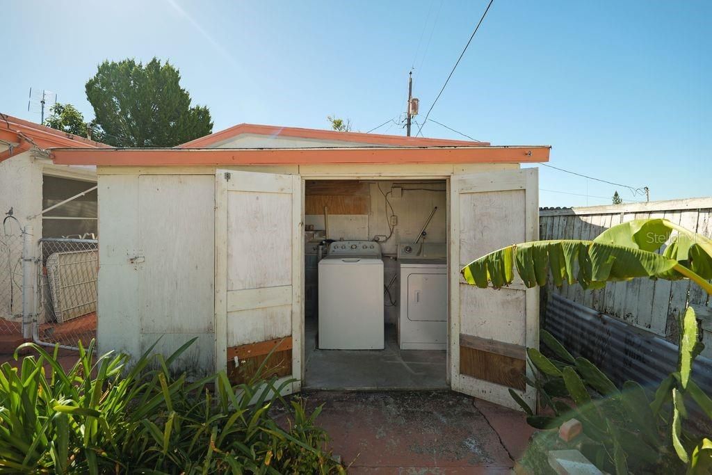 For Sale: $190,000 (2 beds, 1 baths, 908 Square Feet)