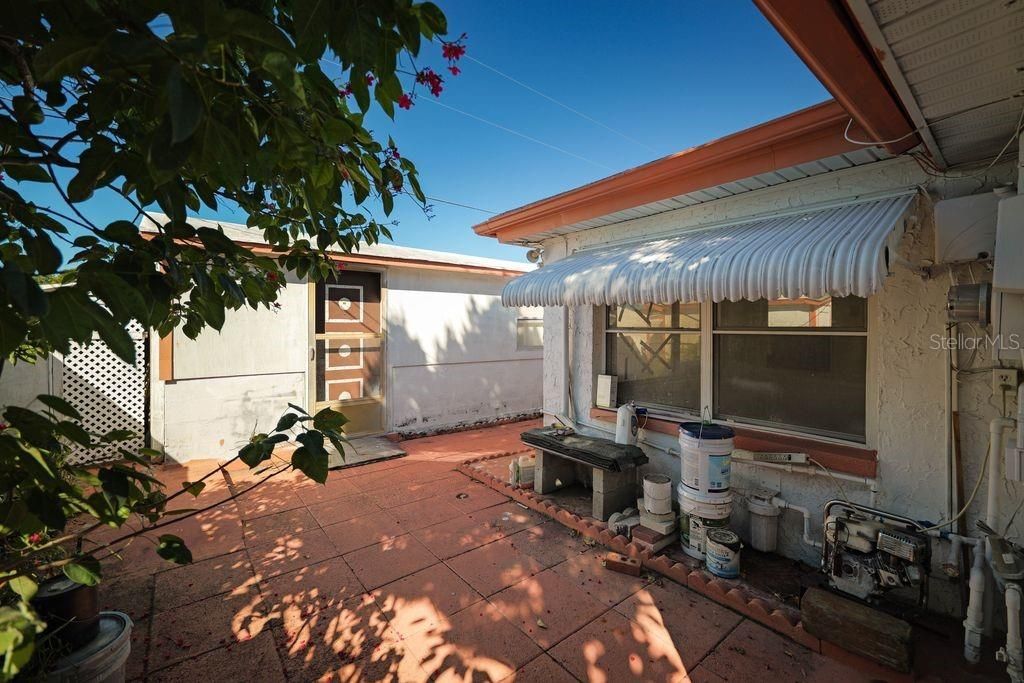 For Sale: $190,000 (2 beds, 1 baths, 908 Square Feet)