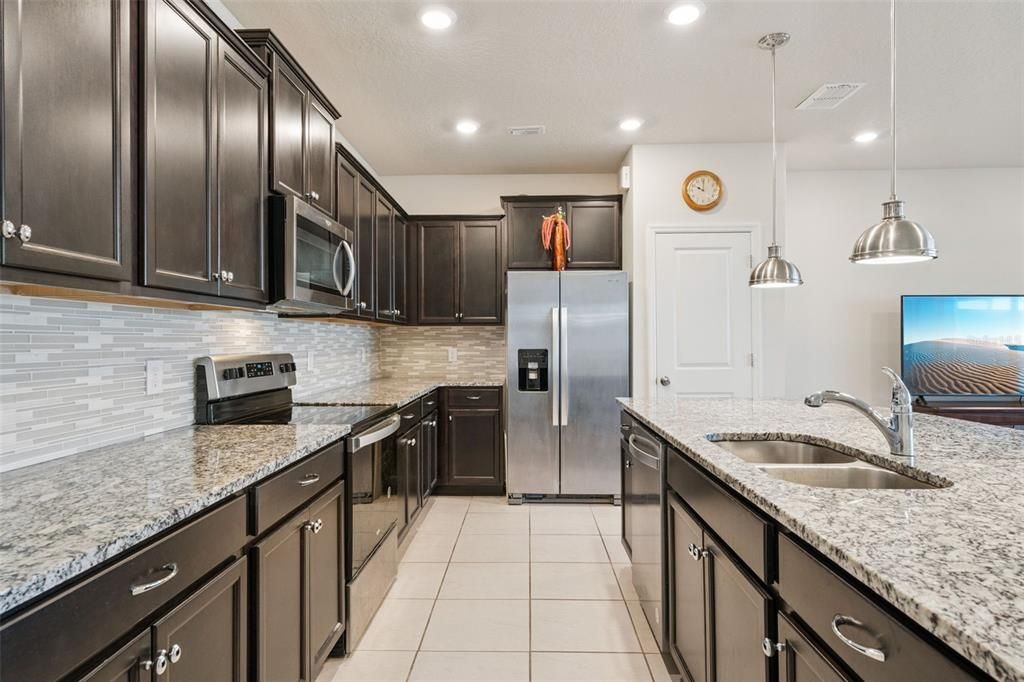 For Sale: $449,900 (5 beds, 4 baths, 2355 Square Feet)