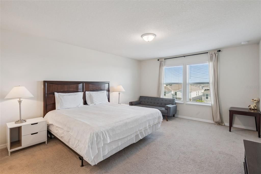 For Sale: $449,900 (5 beds, 4 baths, 2355 Square Feet)