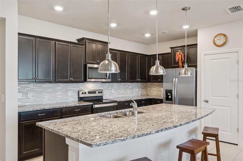 For Sale: $449,900 (5 beds, 4 baths, 2355 Square Feet)