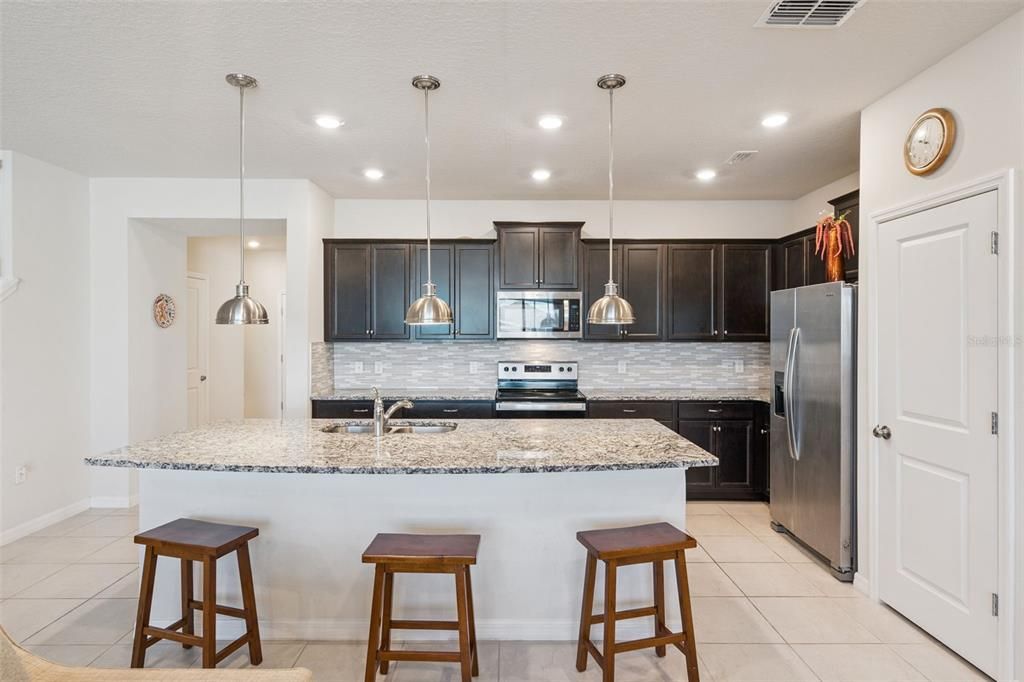 For Sale: $449,900 (5 beds, 4 baths, 2355 Square Feet)