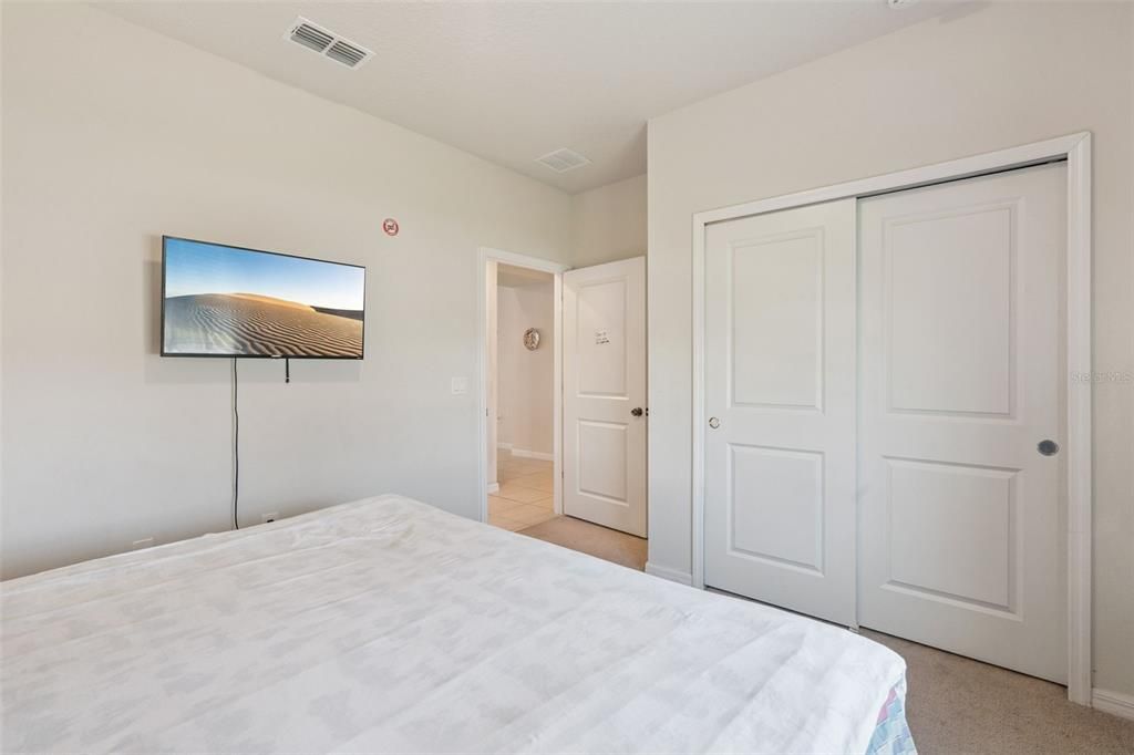 For Sale: $449,900 (5 beds, 4 baths, 2355 Square Feet)