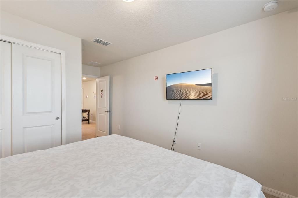 For Sale: $449,900 (5 beds, 4 baths, 2355 Square Feet)