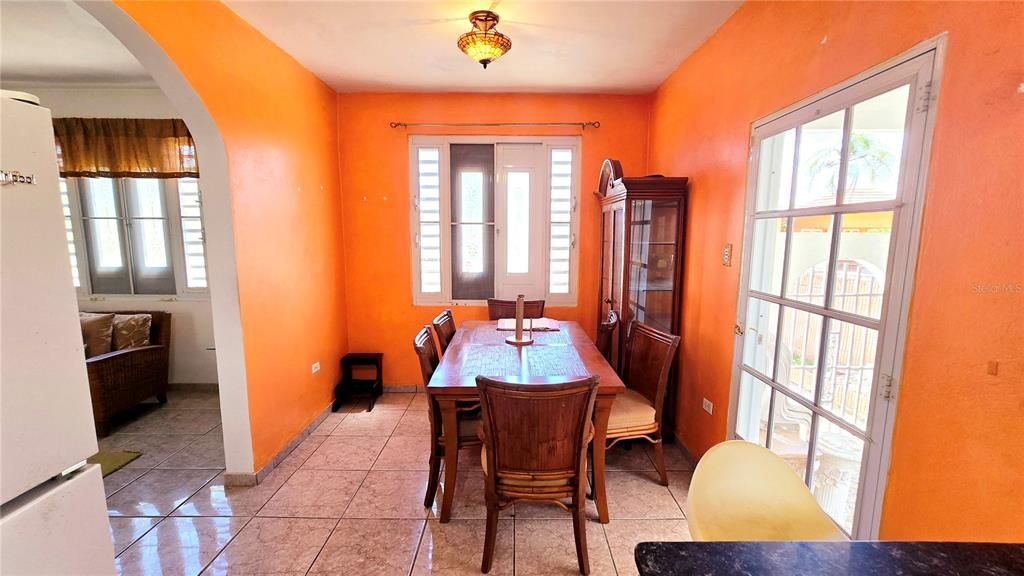 待售: $387,000 (4 贝兹, 4 浴室, 2474 平方英尺)