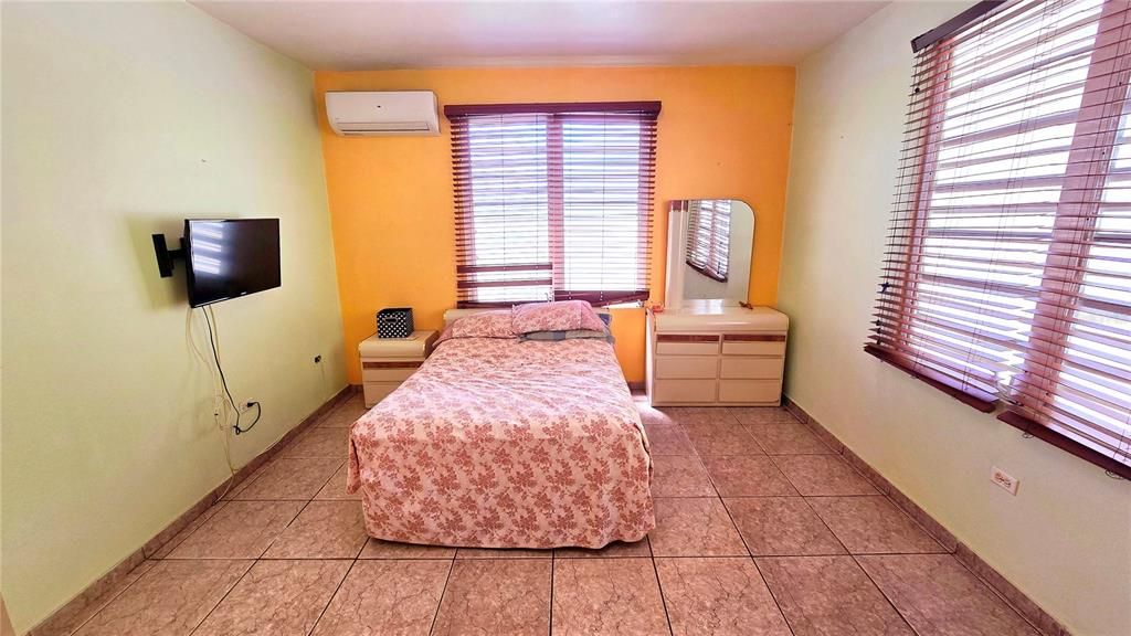 待售: $387,000 (4 贝兹, 4 浴室, 2474 平方英尺)