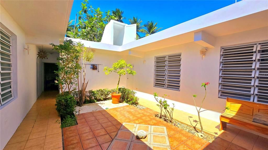 待售: $387,000 (4 贝兹, 4 浴室, 2474 平方英尺)