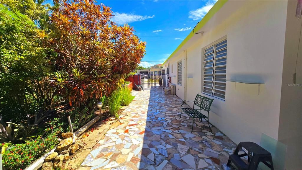 待售: $387,000 (4 贝兹, 4 浴室, 2474 平方英尺)