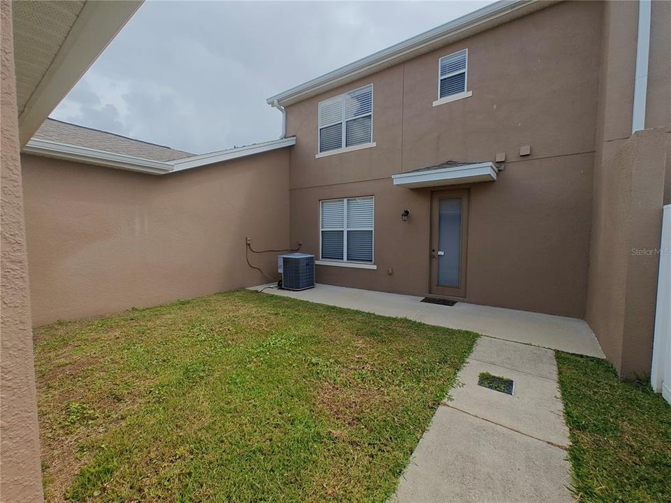 For Rent: $1,999 (3 beds, 2 baths, 1450 Square Feet)