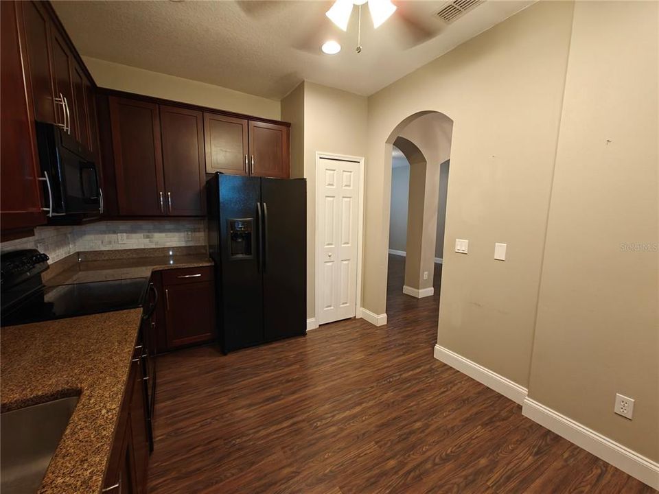 For Rent: $1,999 (3 beds, 2 baths, 1450 Square Feet)