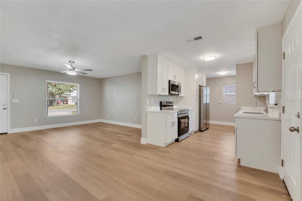 На продажу: $177,500 (3 спален, 1 ванн, 1348 Квадратных фут)