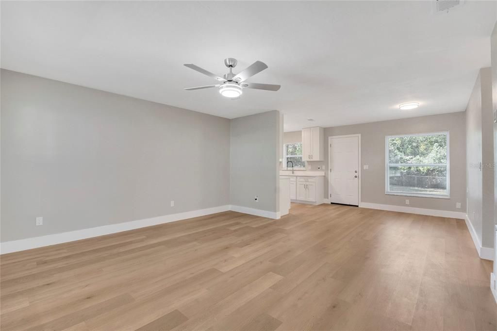 На продажу: $177,500 (3 спален, 1 ванн, 1348 Квадратных фут)