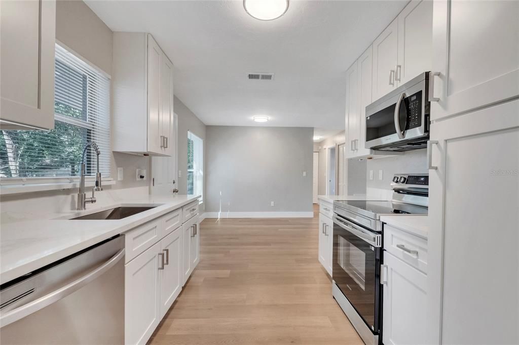 На продажу: $177,500 (3 спален, 1 ванн, 1348 Квадратных фут)