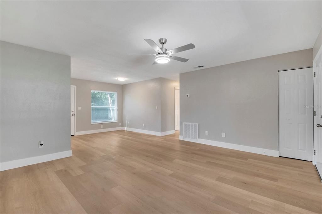 На продажу: $177,500 (3 спален, 1 ванн, 1348 Квадратных фут)