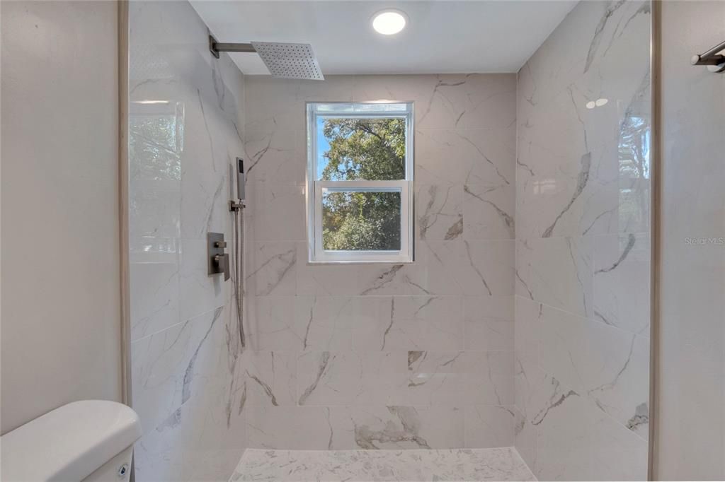 На продажу: $177,500 (3 спален, 1 ванн, 1348 Квадратных фут)