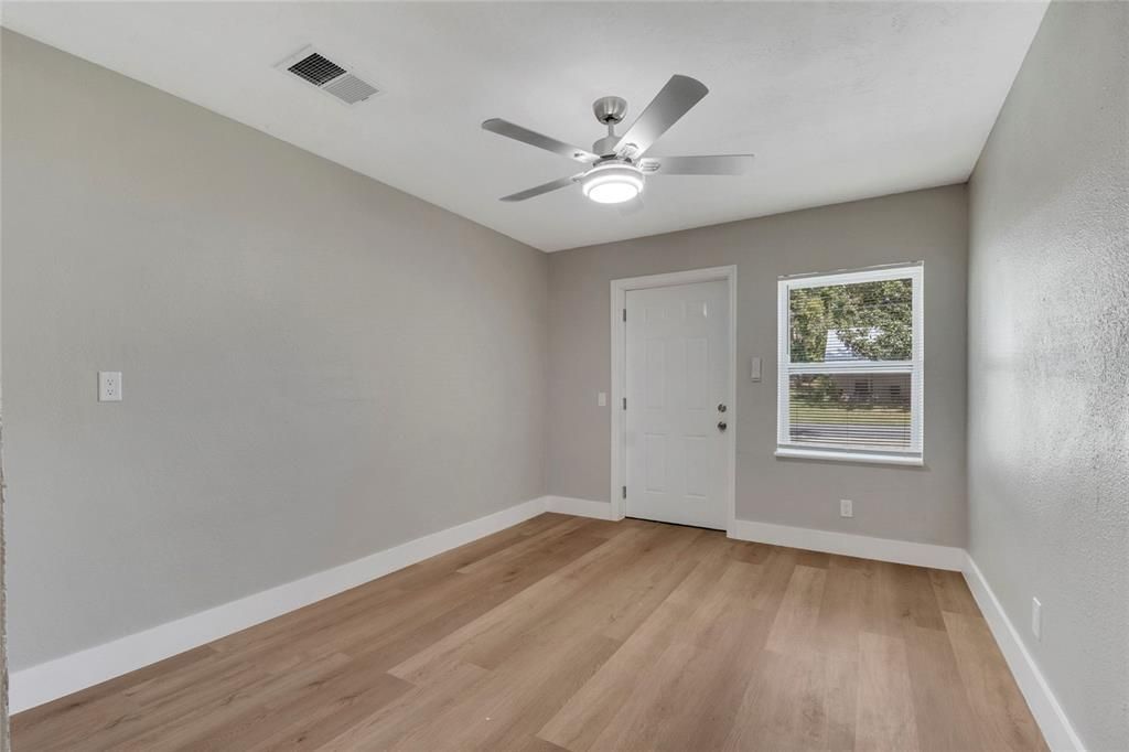 На продажу: $177,500 (3 спален, 1 ванн, 1348 Квадратных фут)