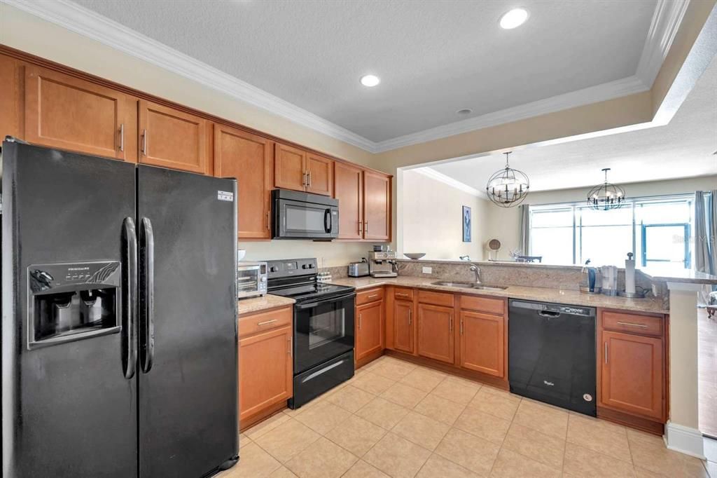 Под контрактом: $312,000 (3 спален, 2 ванн, 1622 Квадратных фут)