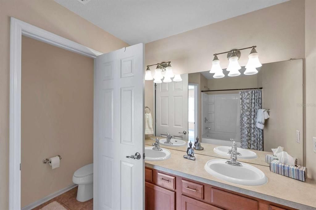 Под контрактом: $312,000 (3 спален, 2 ванн, 1622 Квадратных фут)