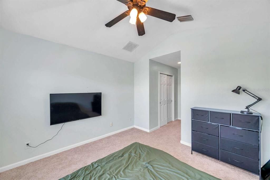 Под контрактом: $312,000 (3 спален, 2 ванн, 1622 Квадратных фут)