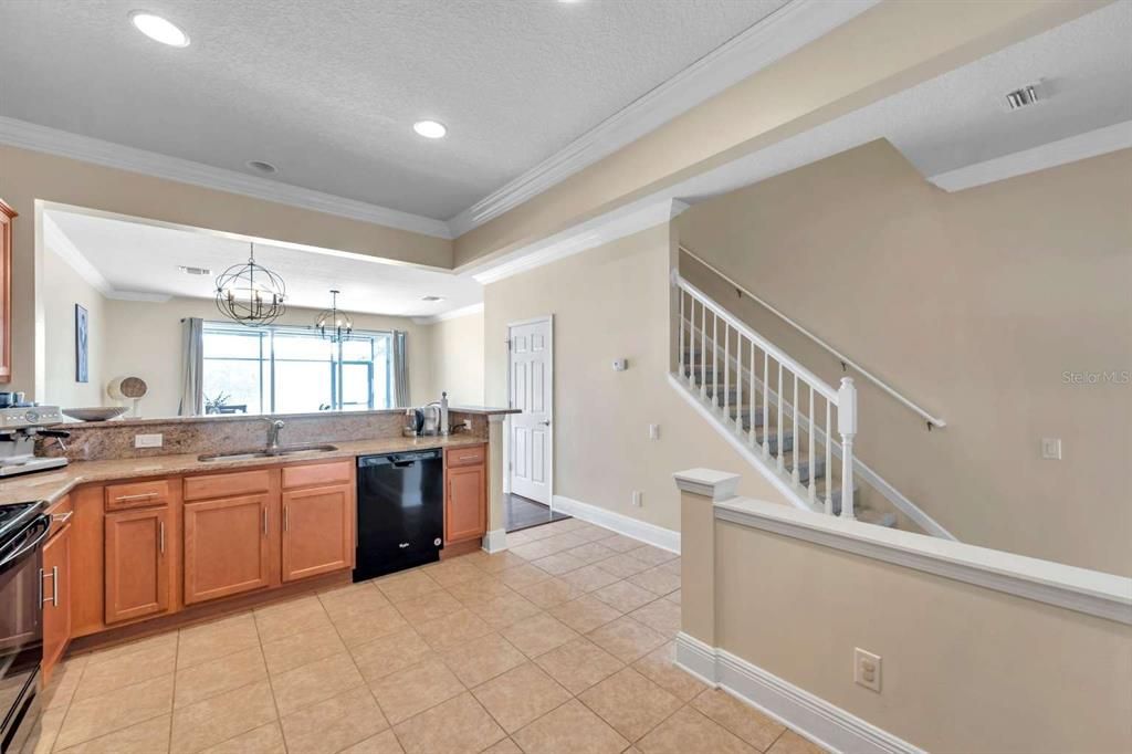 Под контрактом: $312,000 (3 спален, 2 ванн, 1622 Квадратных фут)