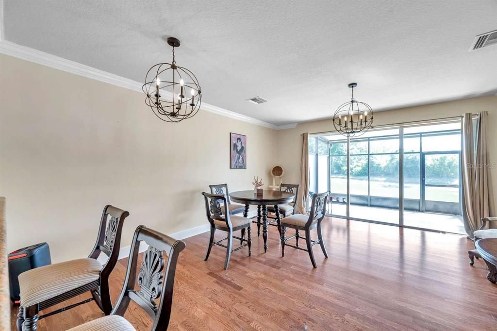 Под контрактом: $312,000 (3 спален, 2 ванн, 1622 Квадратных фут)