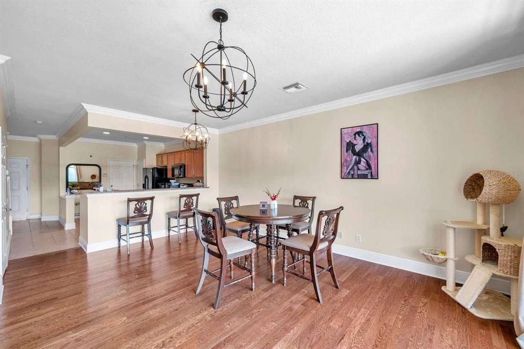 Под контрактом: $312,000 (3 спален, 2 ванн, 1622 Квадратных фут)